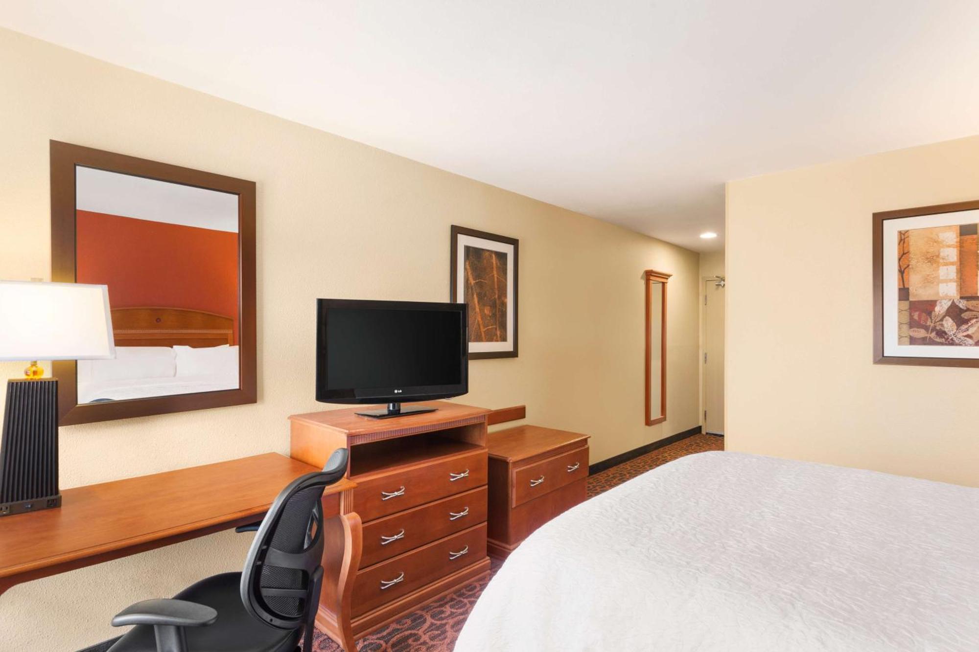 Hampton Inn Wichita-East Exteriör bild