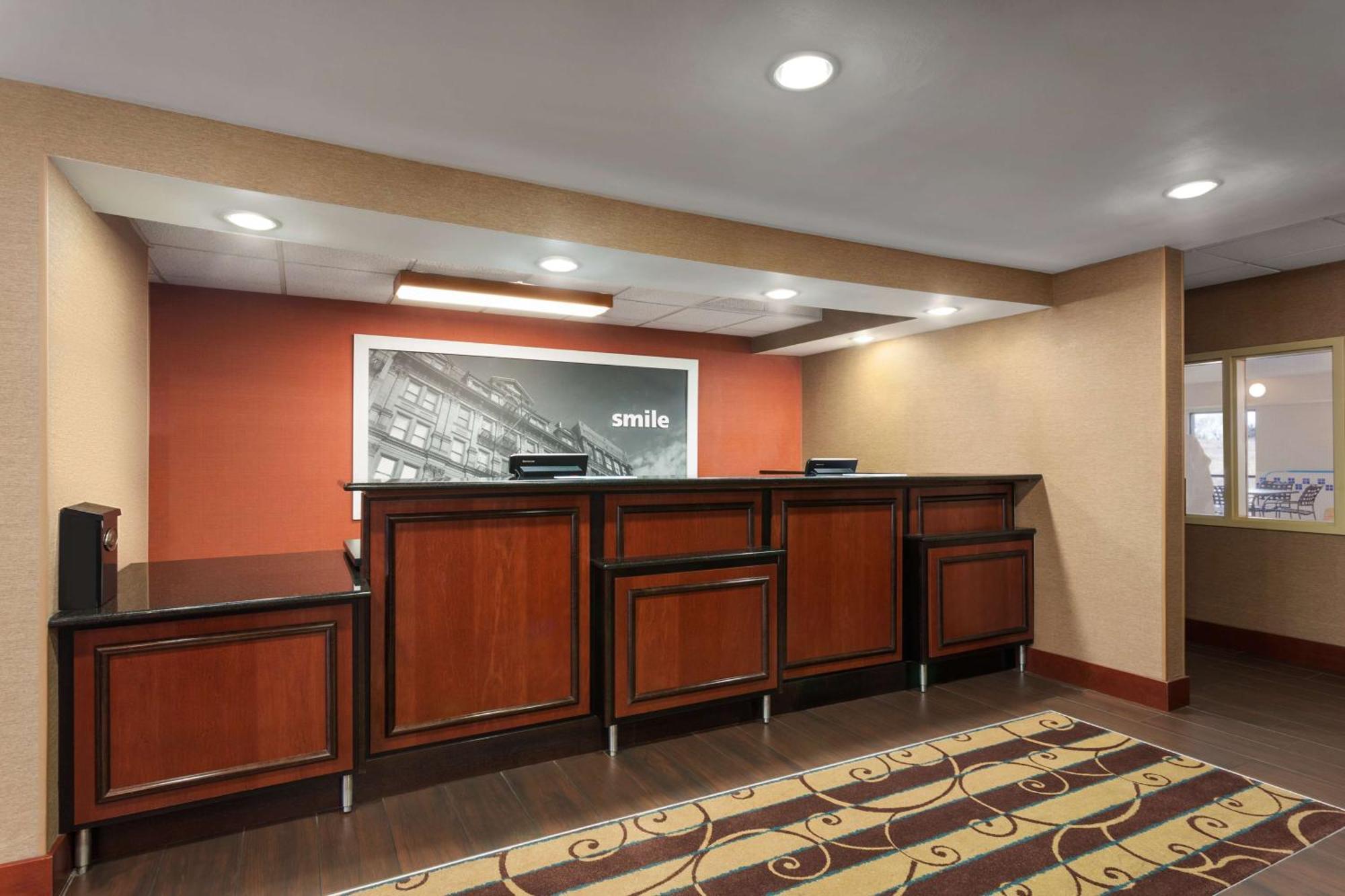 Hampton Inn Wichita-East Exteriör bild