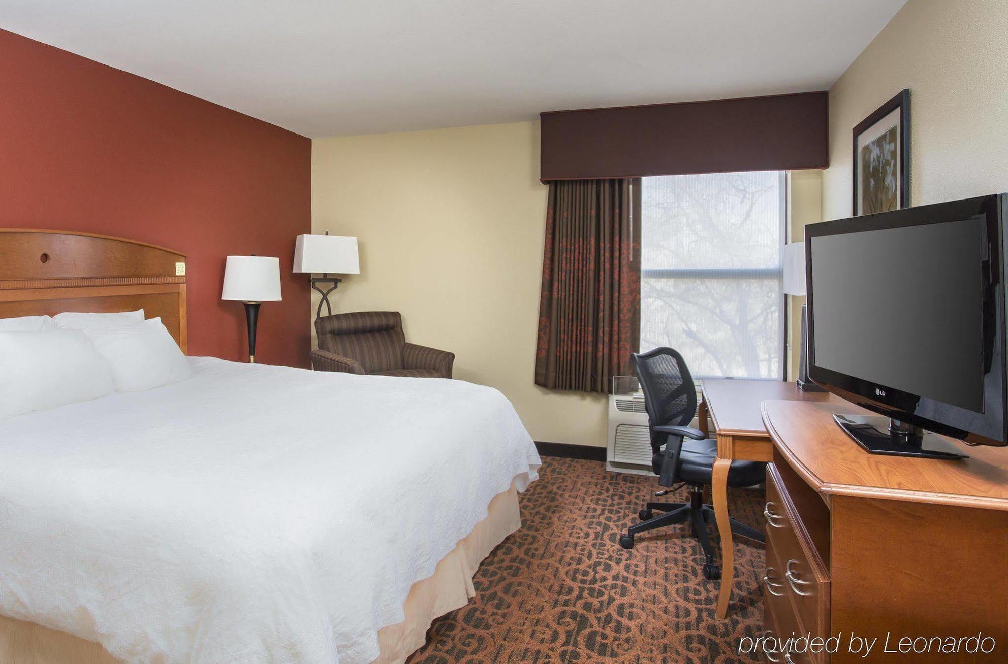 Hampton Inn Wichita-East Exteriör bild