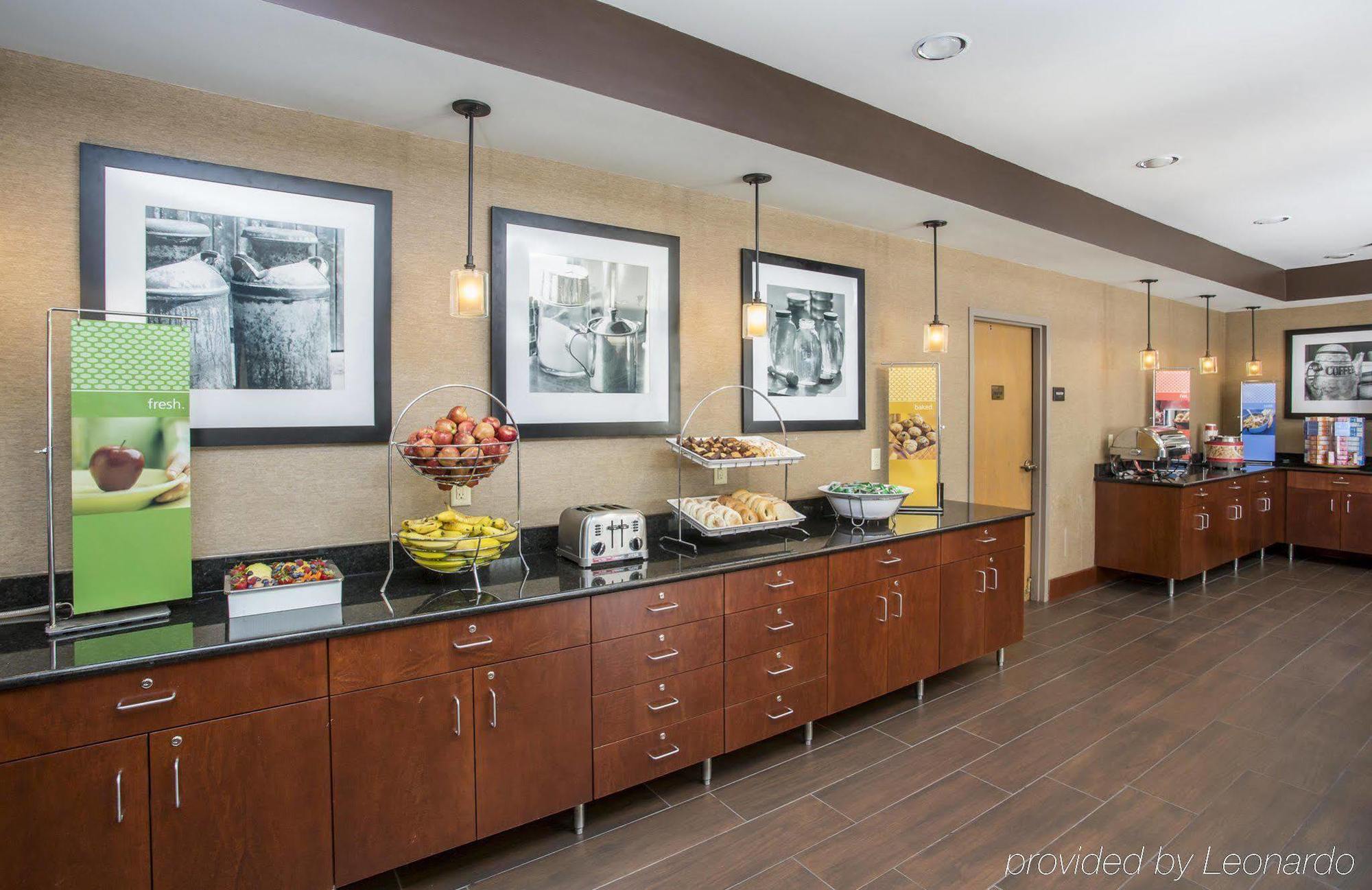 Hampton Inn Wichita-East Exteriör bild