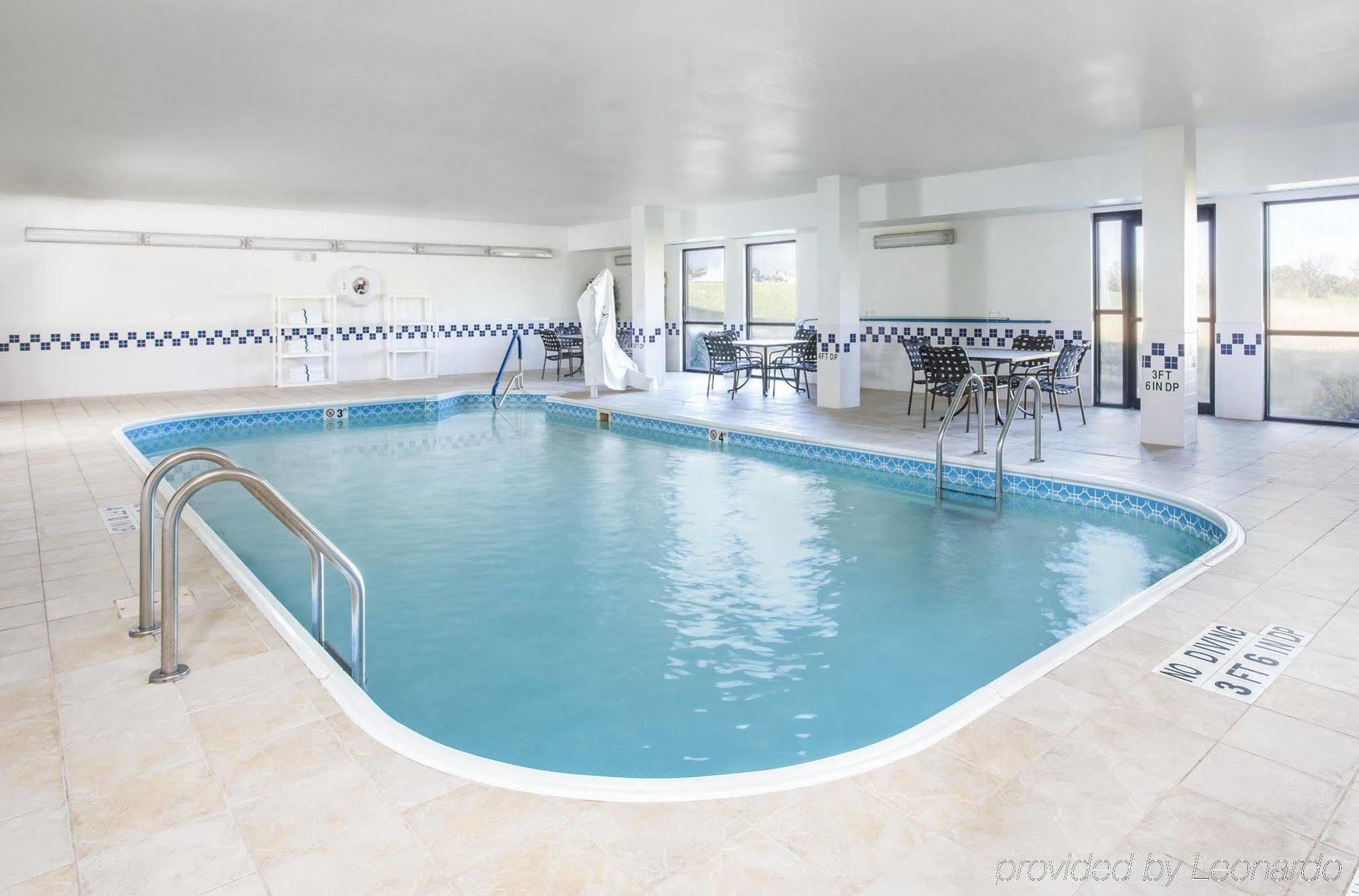 Hampton Inn Wichita-East Exteriör bild