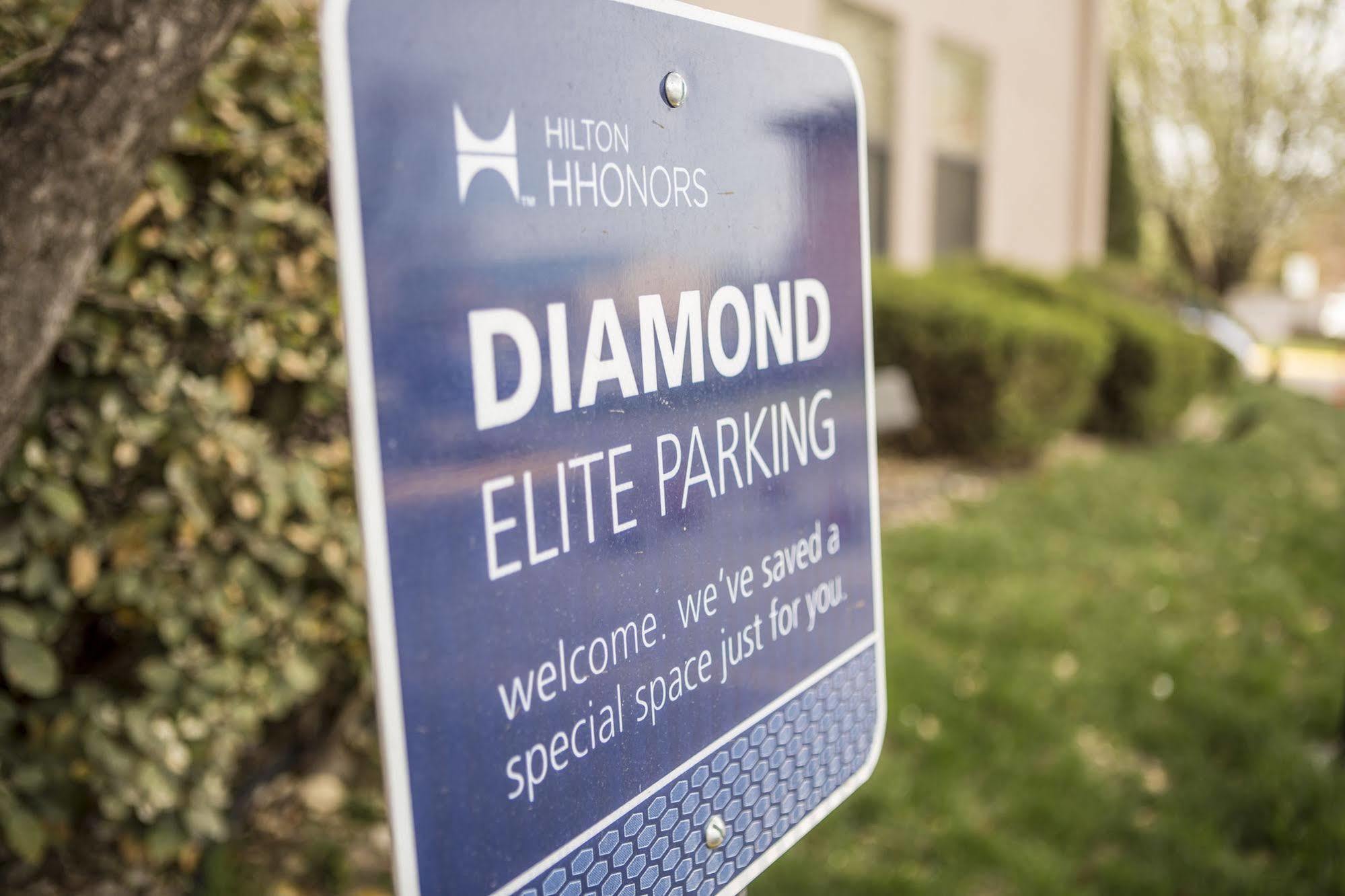 Hampton Inn Wichita-East Exteriör bild